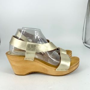 Free People Women 40 Size 9 Sandals Wooden Platform Wedge Shoes Gold Metallic